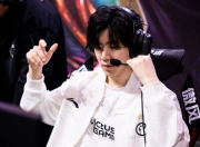 爱游戏-包含TheShy在勇士比赛中势不可挡，惊险取胜引发热议！的词条