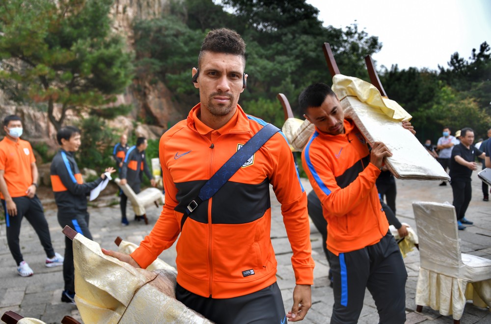 包含社区盾加时末段走向成谜，萨克拉门托国王再遭质疑，悬念犹存，数据趋势出现新变化的词条