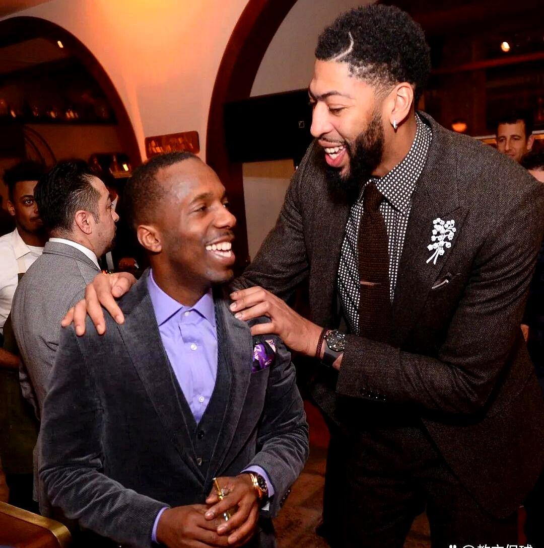 关于浓眉哥回归赛场，比分优势明显首场状态亮眼，老鹰观众沸腾！的信息